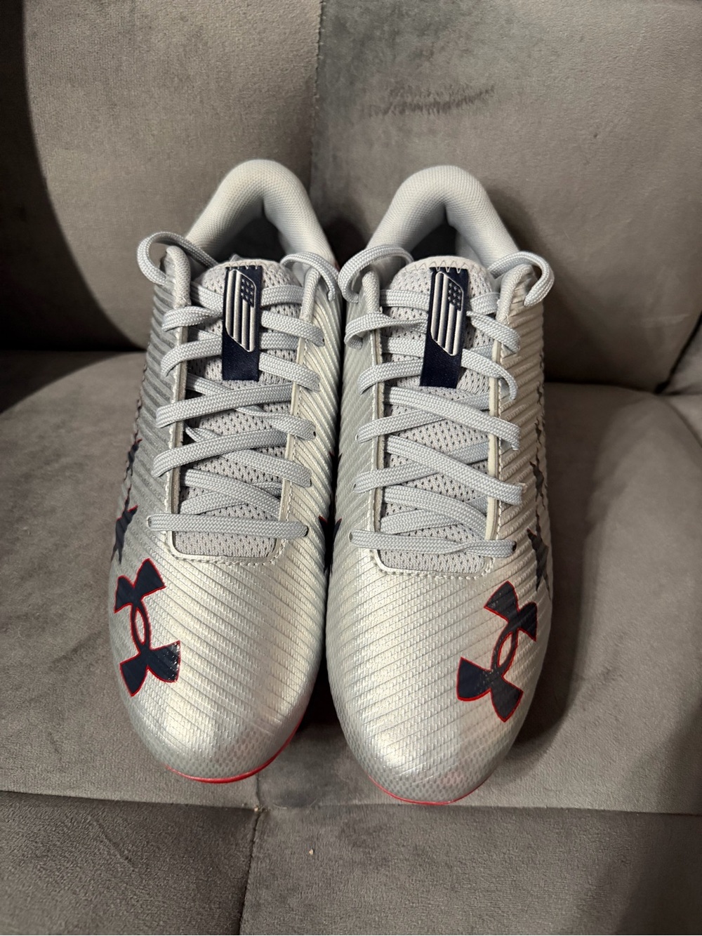 Under Armour Blur Select Jr Youth Size 5Y Grey Red Football Cleats 3028231-099